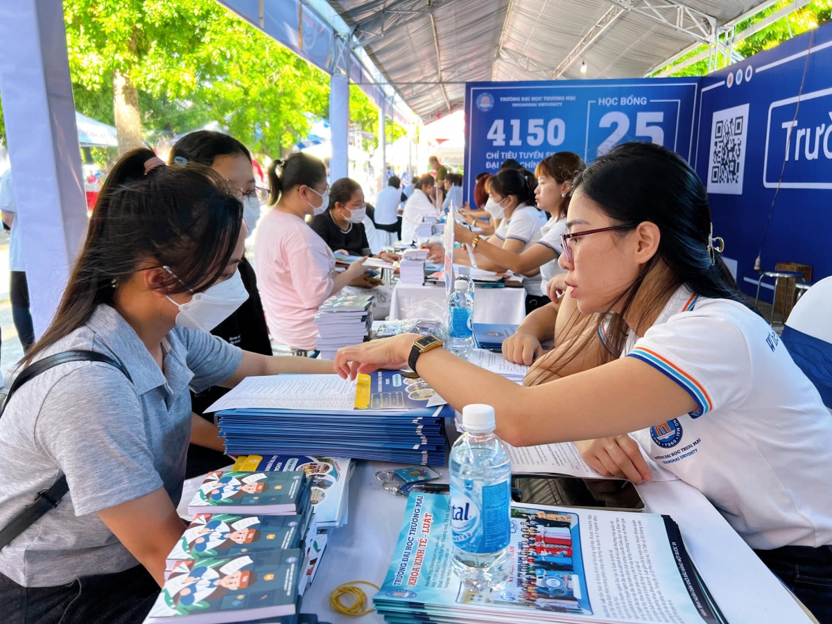 Các trường Kinh tế giảm mạnh chỉ tiêu xét điểm thi tốt nghiệp